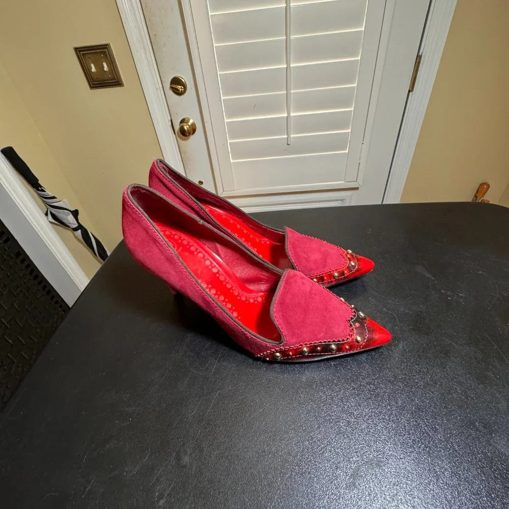 Tory Burch size 6.5 burgundy suede/ red tortoise patent with gold studs pump
